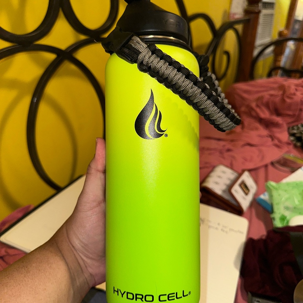 Hydro Cell Neon Green Water Bottle w/ Paracord Handle; Like New- Never Used!